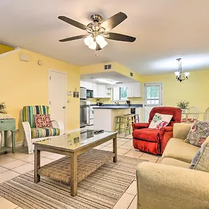  Holiday home Evolve Resort Townhome With Pool, Walk To Beach!